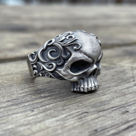 Weiblicher Totenkopfring (Silber)