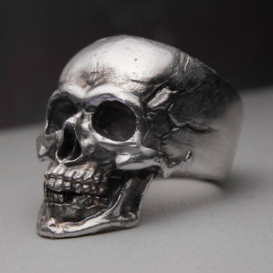 Silberner Totenkopfring