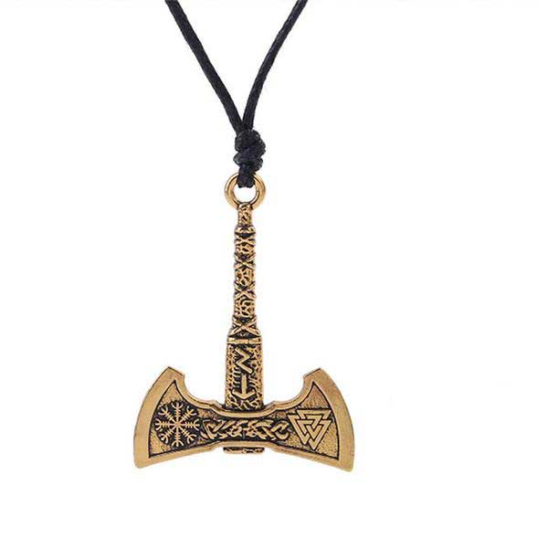 Collier Hache Viking en Or sur fond blanc