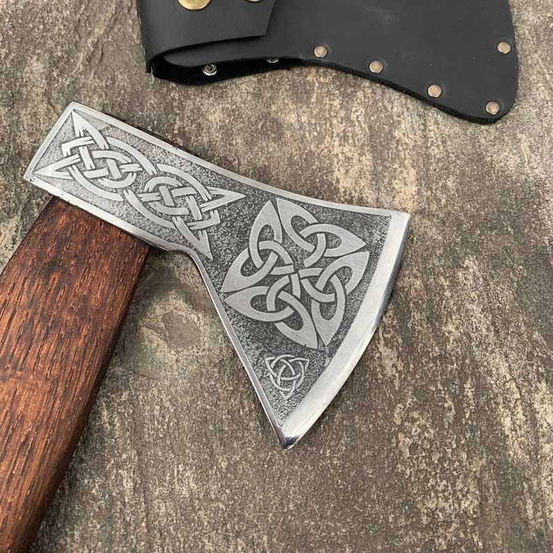 Hache Viking Triquetra
