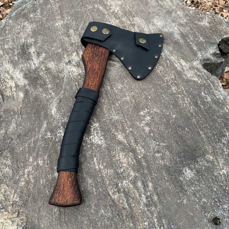 Hache Viking avec etui