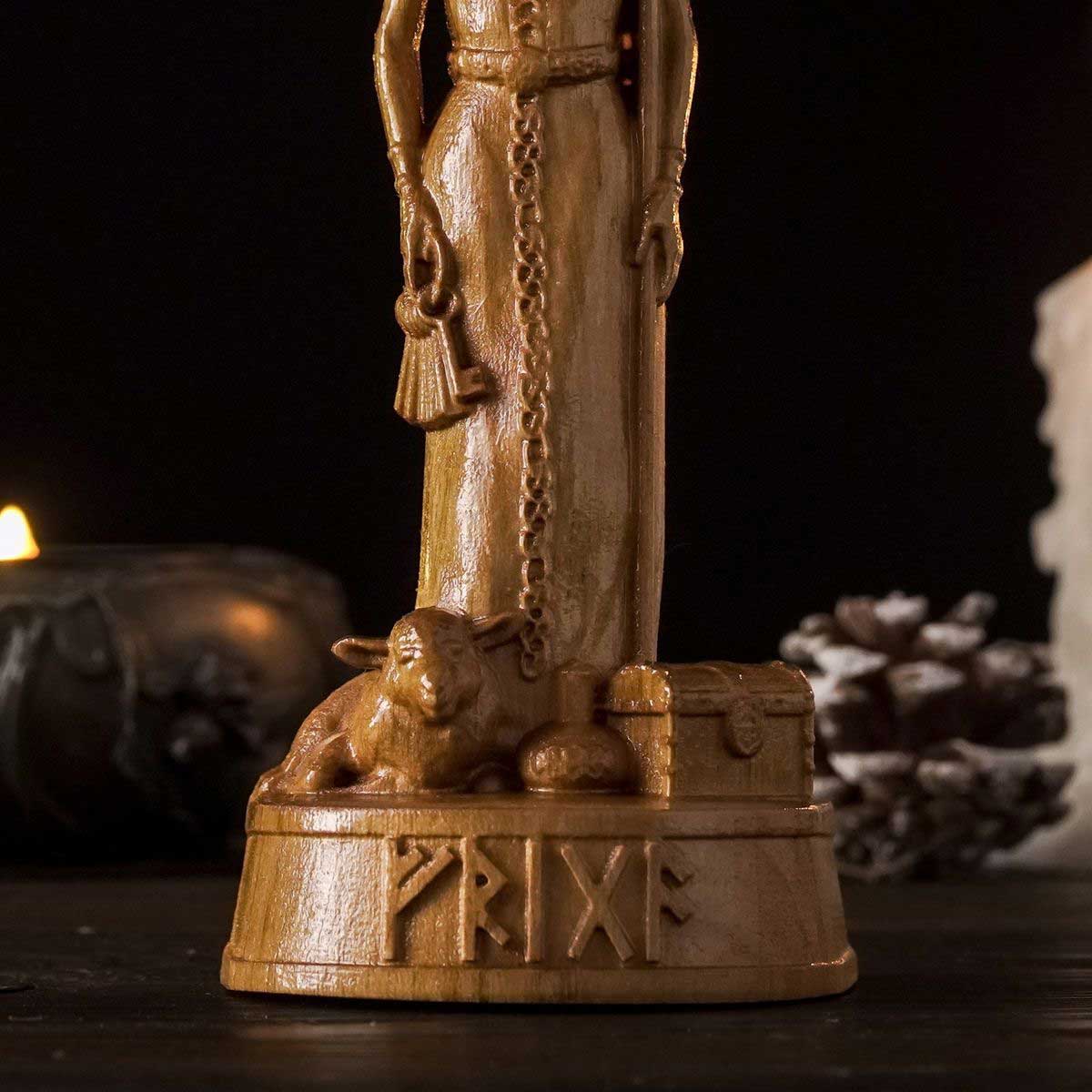 Statue Viking Frigg Détails