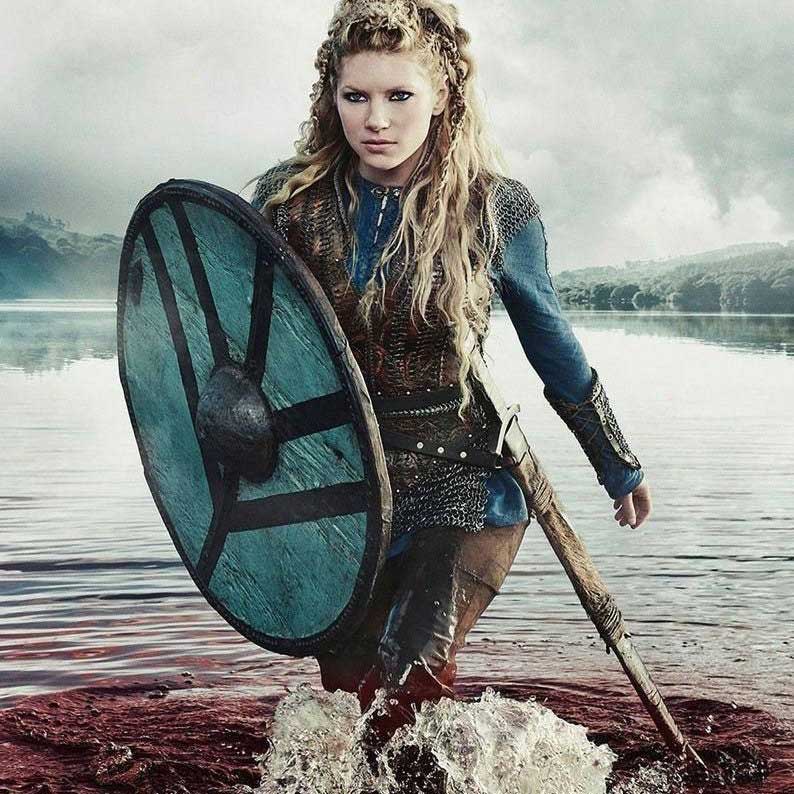 Lagertha avec son Bouclier bleu