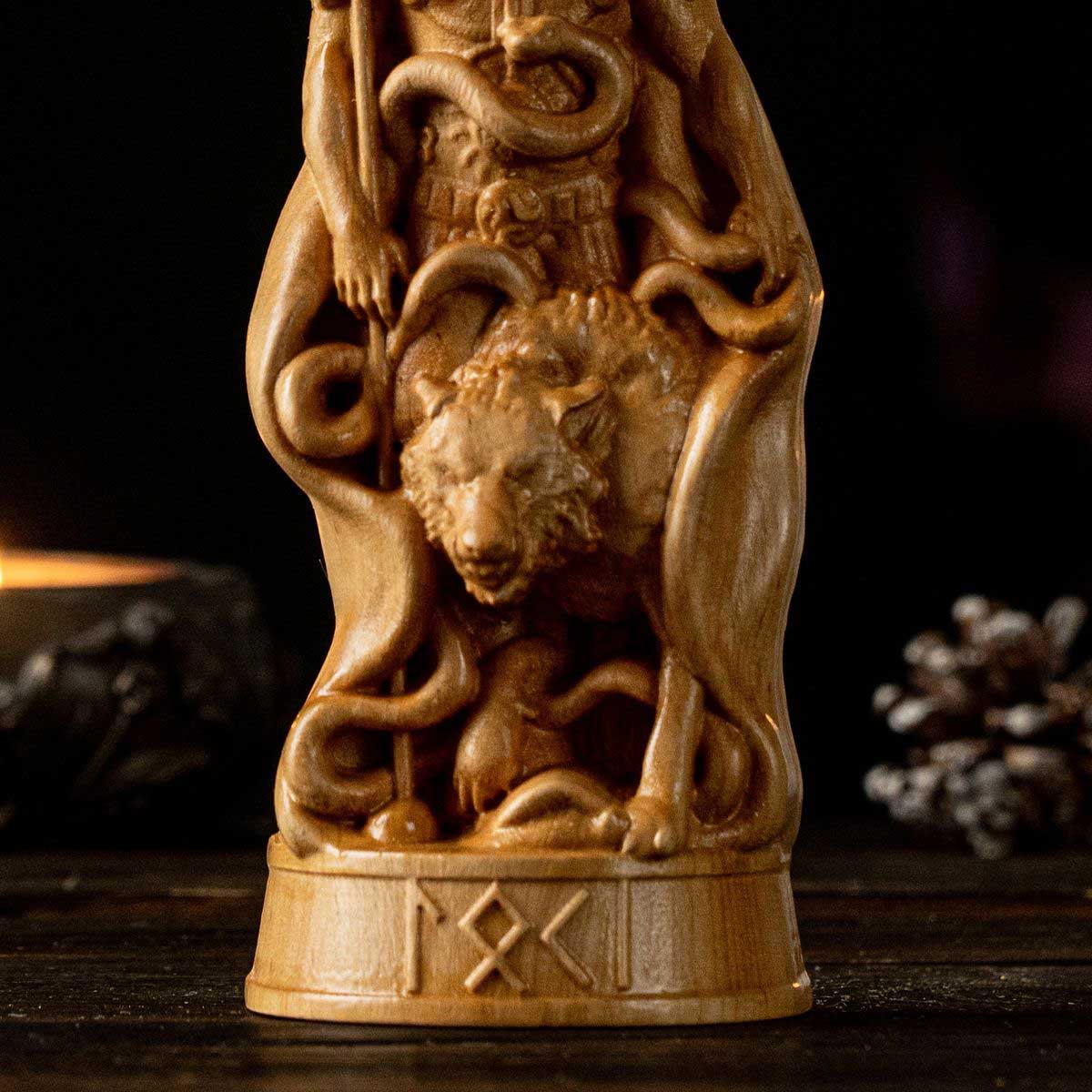 Statue Viking Dieu Loki détails