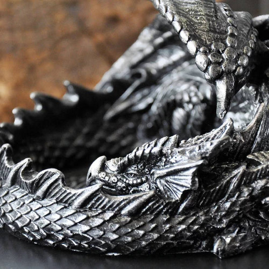 statue viking fafnir et son trésor détails tête