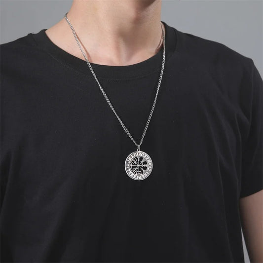 collier viking boussole